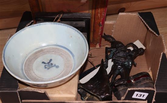 A quantity of mixed collectables including a Chinese bowl etc.